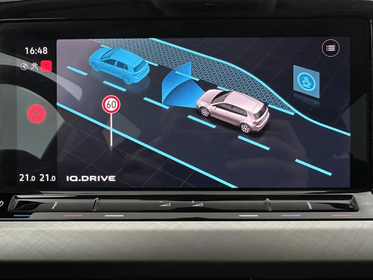 1.0 TSI Life *FULL-LED | ADAPTIVE-CRUISE | DIGI-COCKPIT | NAVI-FULLMAP | AMBIENTLIGHT | COMFORTSEATS | CAMERA | KEYLESS | DAB+ | PRIVACY-GLASS | ECC | PDC | 17''ALU*