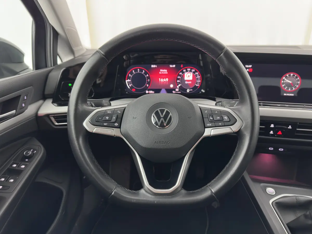 1.0 TSI Life *FULL-LED | ADAPTIVE-CRUISE | DIGI-COCKPIT | NAVI-FULLMAP | AMBIENTLIGHT | COMFORTSEATS | CAMERA | KEYLESS | DAB+ | PRIVACY-GLASS | ECC | PDC | 17''ALU*