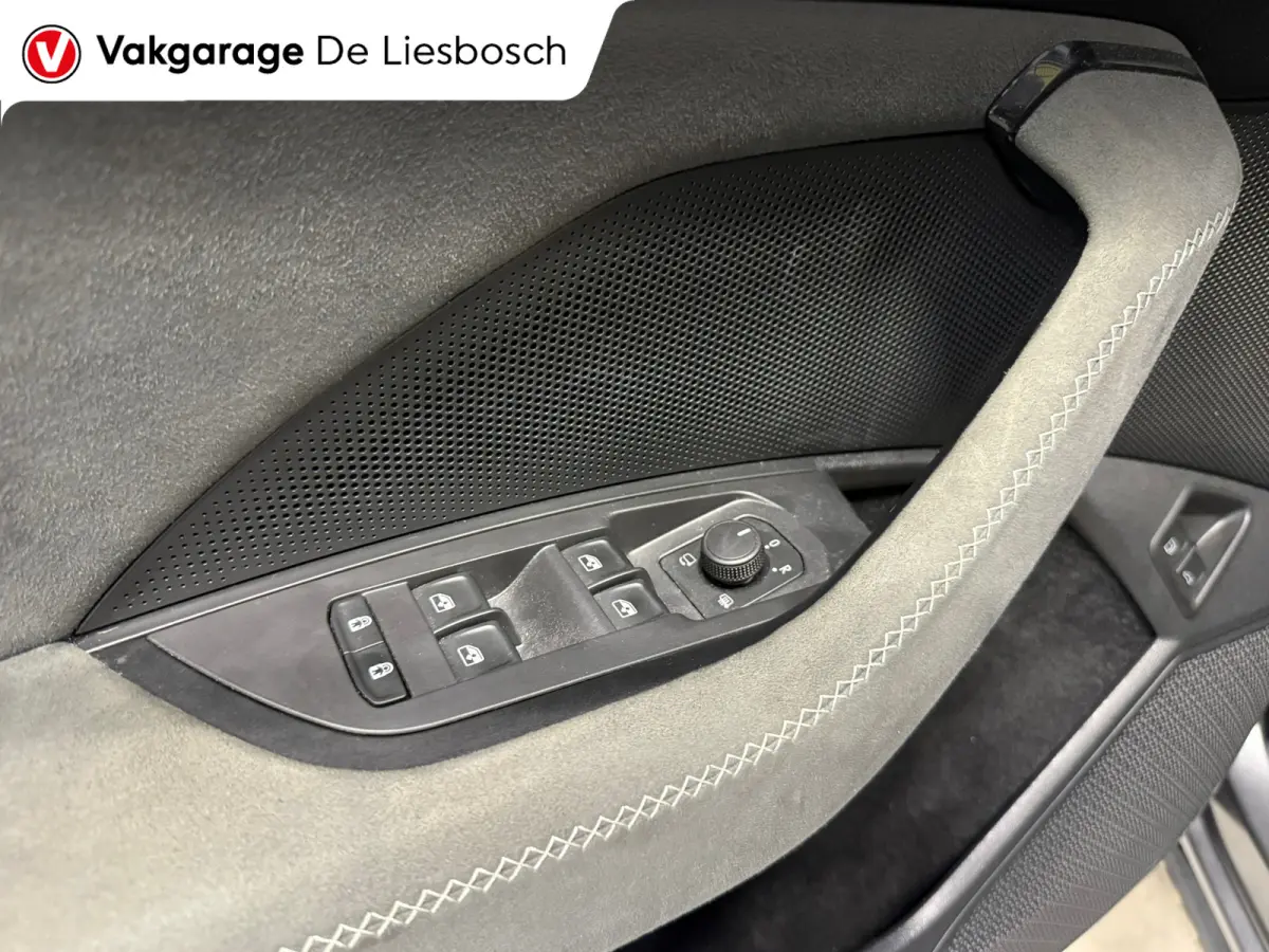 1.5 TSI PHEV Sportline Business / navi / virtual / matrix / carplay