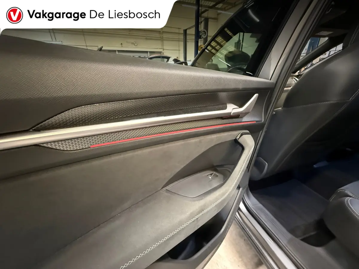 1.5 TSI PHEV Sportline Business / navi / virtual / matrix / carplay