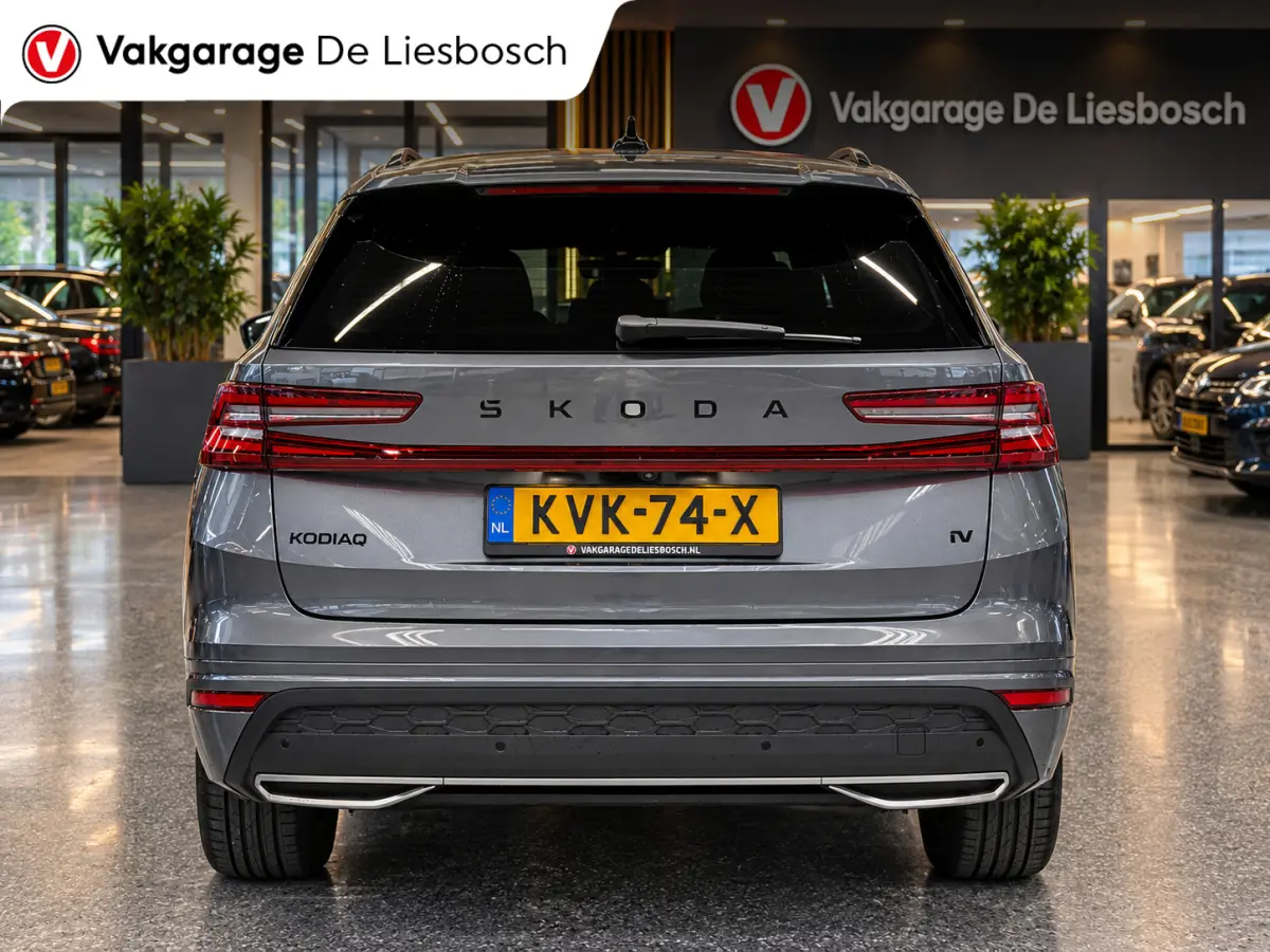 1.5 TSI PHEV Sportline Business / navi / virtual / matrix / carplay
