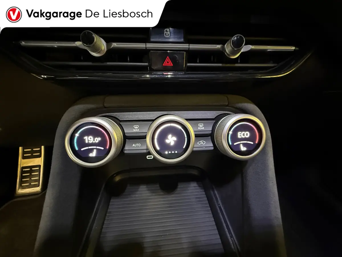 1.5 TSI PHEV Sportline Business / navi / virtual / matrix / carplay