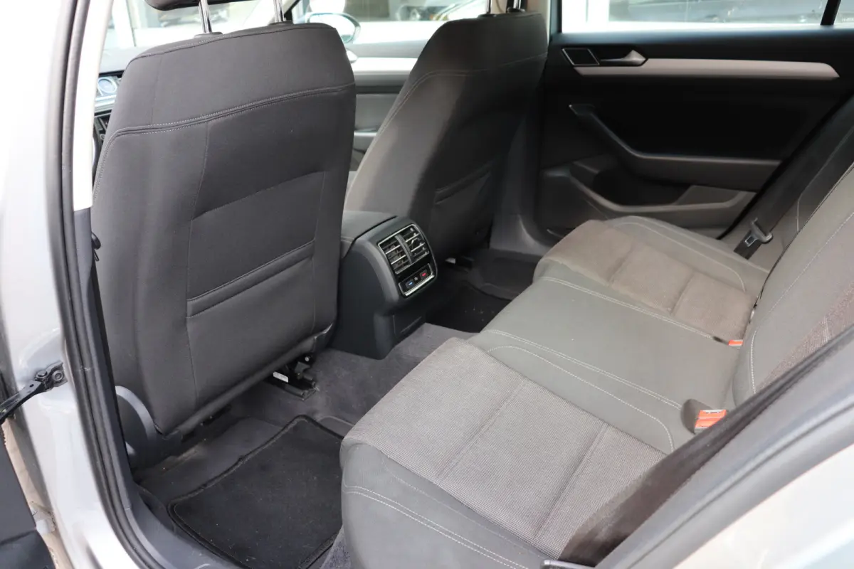 1.6 TDI Comfortline Automaat. Lage km stand, eerste eigenaar, distributieriem is vervangen!