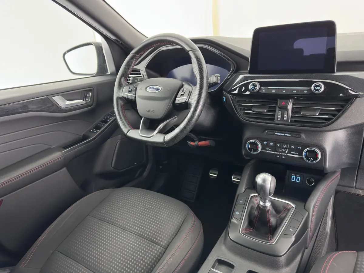 1.5 EcoBoost ST-Line (INCL.BTW) *FULL-LED | DIGI-COCKPIT | KEYLESS | DAB | CAMERA | CARPLAY | NAVI-FULLMAP | SPORTSEATS | PRIVACY-GLASS | 18"ALU | TOWBAR*