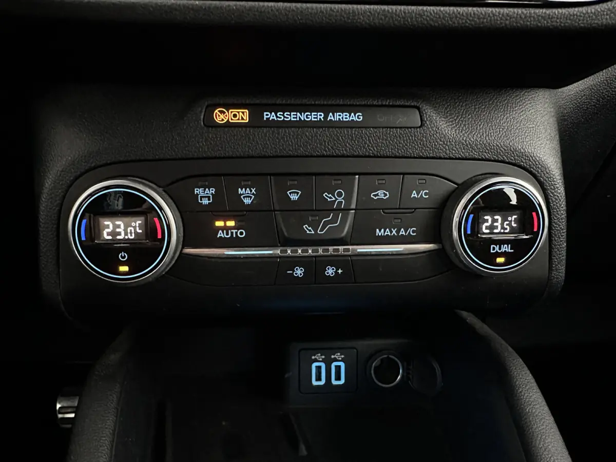 1.5 EcoBoost ST-Line (INCL.BTW) *FULL-LED | DIGI-COCKPIT | KEYLESS | DAB | CAMERA | CARPLAY | NAVI-FULLMAP | SPORTSEATS | PRIVACY-GLASS | 18"ALU | TOWBAR*