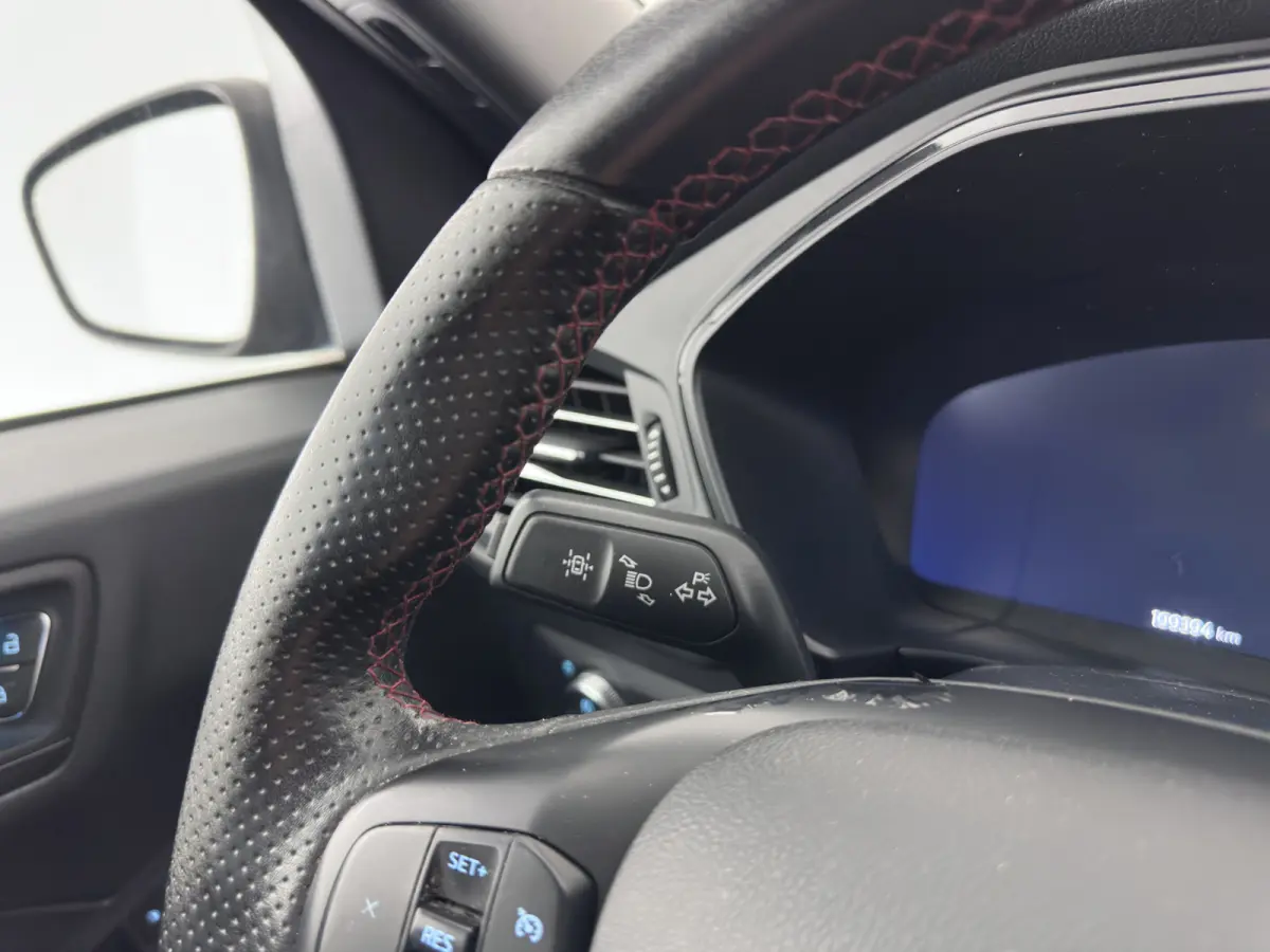1.5 EcoBoost ST-Line (INCL.BTW) *FULL-LED | DIGI-COCKPIT | KEYLESS | DAB | CAMERA | CARPLAY | NAVI-FULLMAP | SPORTSEATS | PRIVACY-GLASS | 18"ALU | TOWBAR*
