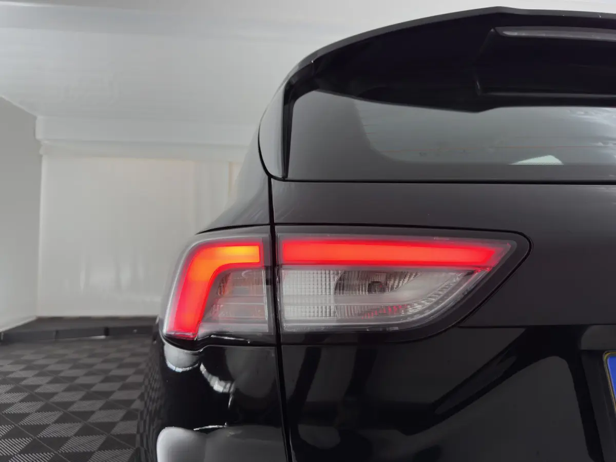 1.5 EcoBoost ST-Line (INCL.BTW) *FULL-LED | DIGI-COCKPIT | KEYLESS | DAB | CAMERA | CARPLAY | NAVI-FULLMAP | SPORTSEATS | PRIVACY-GLASS | 18"ALU | TOWBAR*