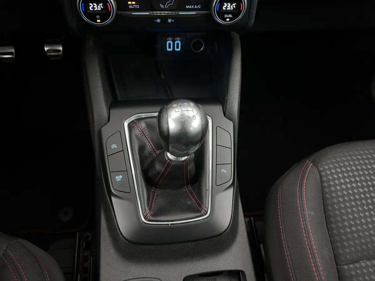 1.5 EcoBoost ST-Line (INCL.BTW) *FULL-LED | DIGI-COCKPIT | KEYLESS | DAB | CAMERA | CARPLAY | NAVI-FULLMAP | SPORTSEATS | PRIVACY-GLASS | 18"ALU | TOWBAR*