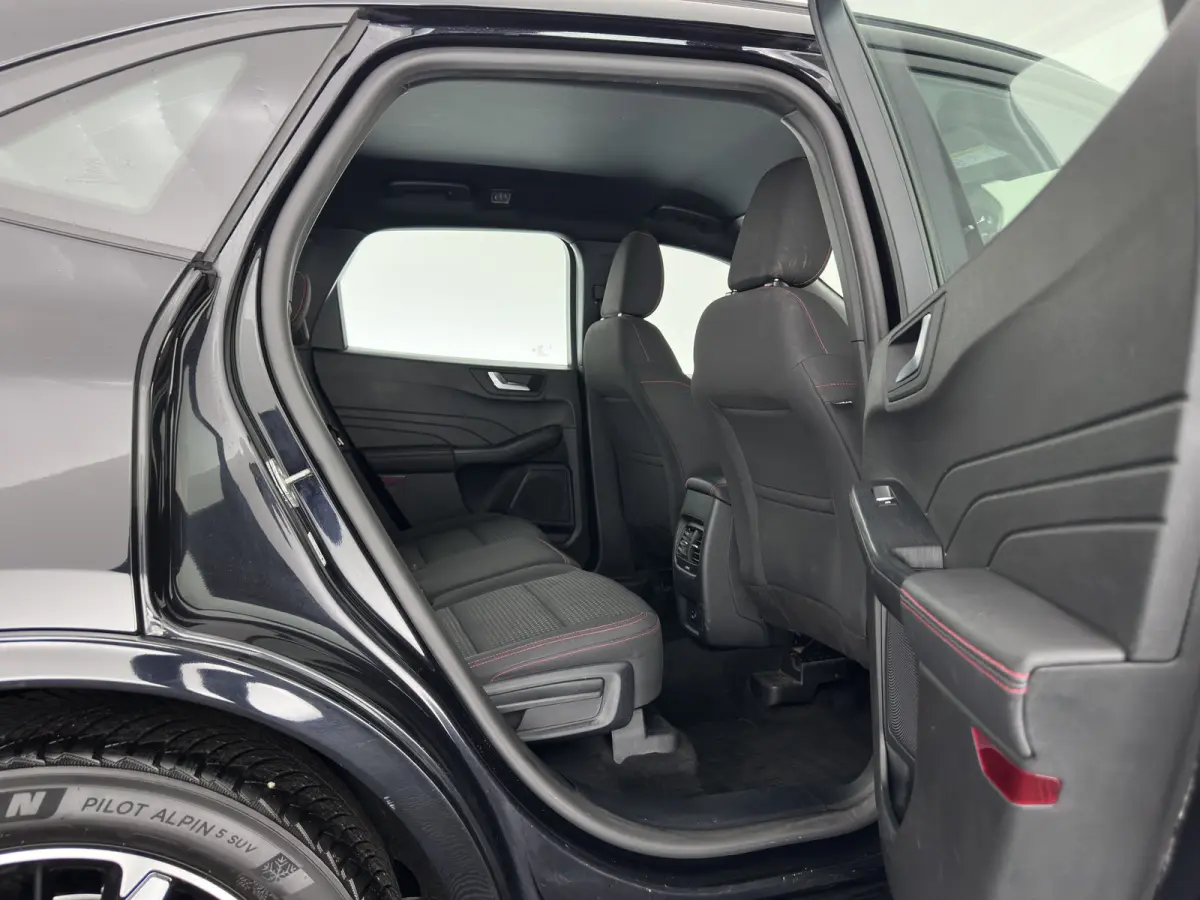 1.5 EcoBoost ST-Line (INCL-BTW) *FULL-LED | DIGI-COCKPIT | KEYLESS | DAB | CAMERA | CARPLAY | NAVI-FULLMAP | SPORTSEATS | PRIVACY-GLASS | TOWBAR | 18"ALU*