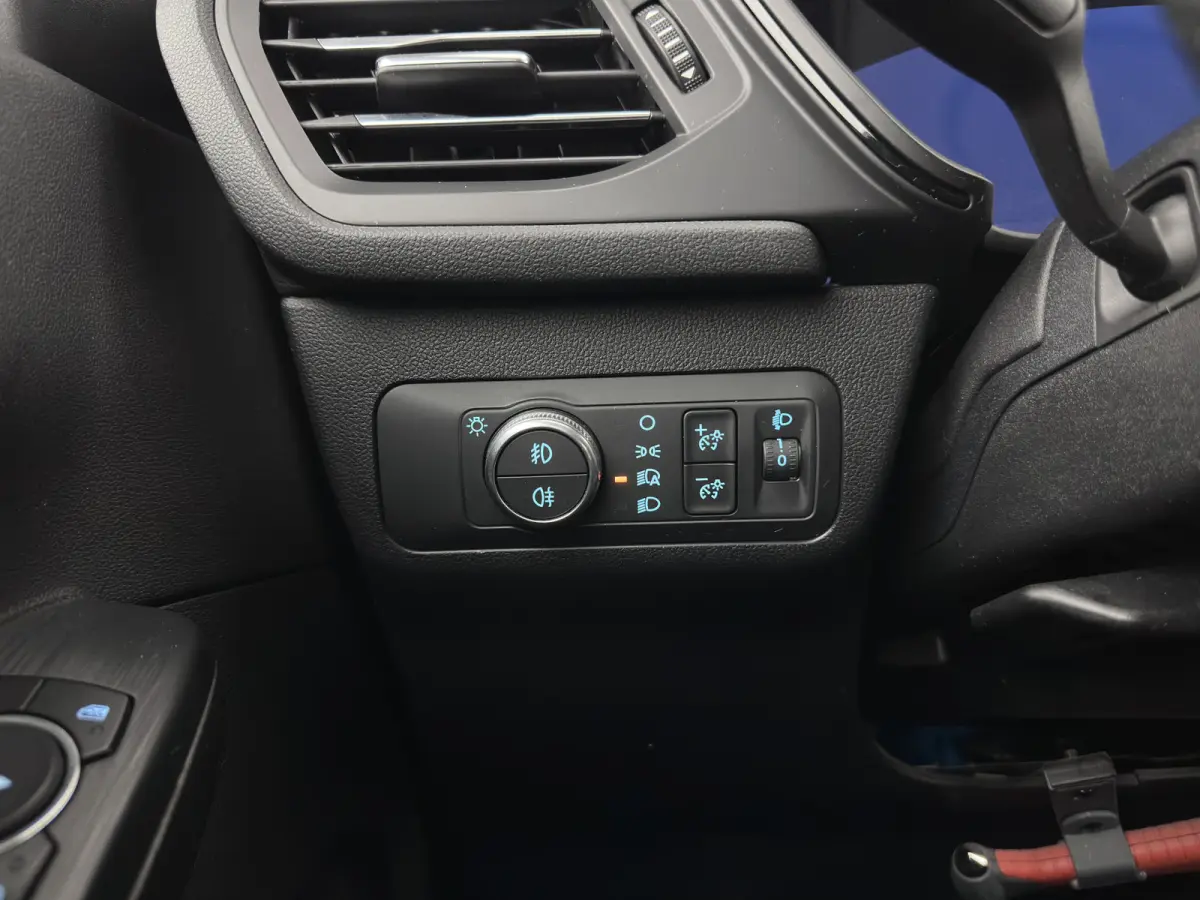 1.5 EcoBoost ST-Line (INCL.BTW) *FULL-LED | DIGI-COCKPIT | KEYLESS | DAB | CAMERA | CARPLAY | NAVI-FULLMAP | SPORTSEATS | PRIVACY-GLASS | 18"ALU | TOWBAR*