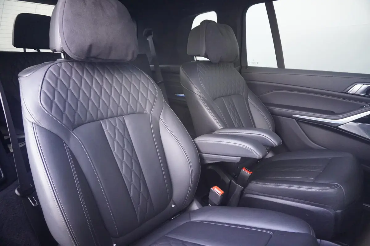 xDrive40i | M Sportpakket | Panoramadak Sky Lounge | Bowers & Wilkins | Driving Assistant Professional | Trekhaak | 6 zitplaatsen