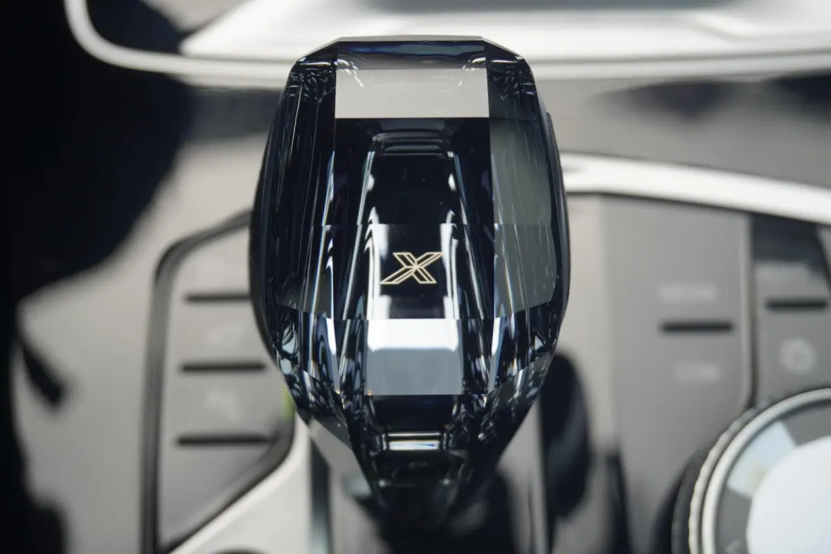 xDrive40i | M Sportpakket | Panoramadak Sky Lounge | Bowers & Wilkins | Driving Assistant Professional | Trekhaak | 6 zitplaatsen