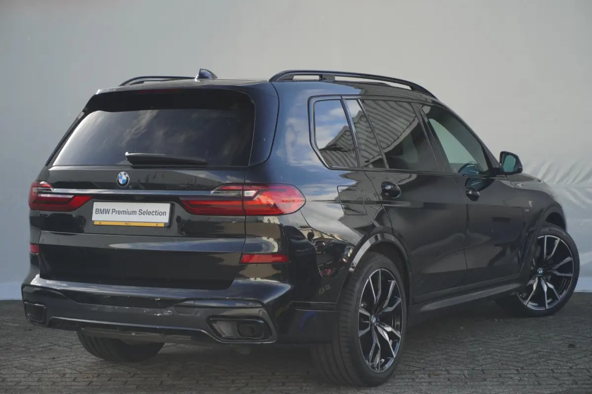 xDrive40i | M Sportpakket | Panoramadak Sky Lounge | Bowers & Wilkins | Driving Assistant Professional | Trekhaak | 6 zitplaatsen