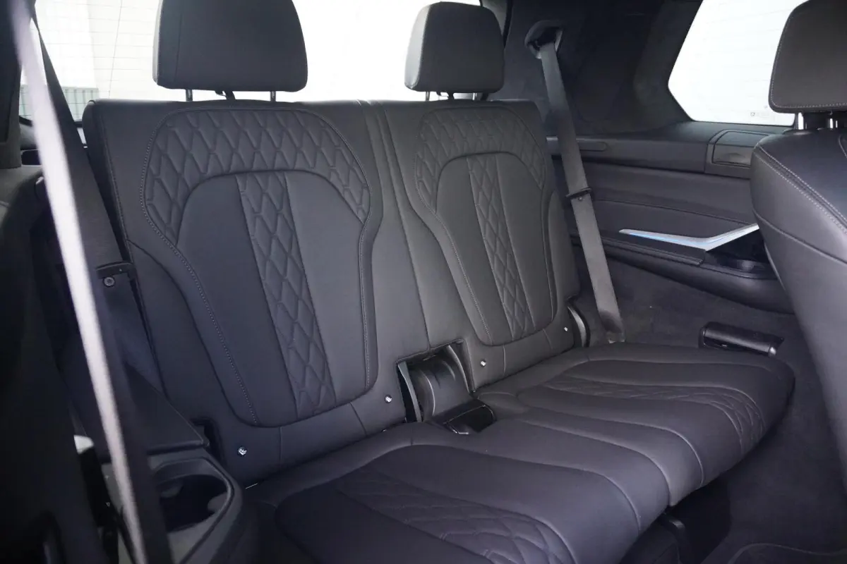 xDrive40i | M Sportpakket | Panoramadak Sky Lounge | Bowers & Wilkins | Driving Assistant Professional | Trekhaak | 6 zitplaatsen