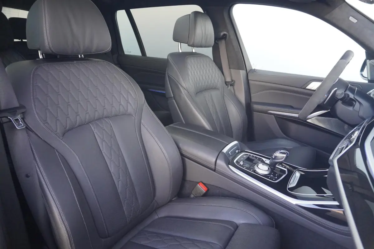 xDrive40i | M Sportpakket | Panoramadak Sky Lounge | Bowers & Wilkins | Driving Assistant Professional | Trekhaak | 6 zitplaatsen
