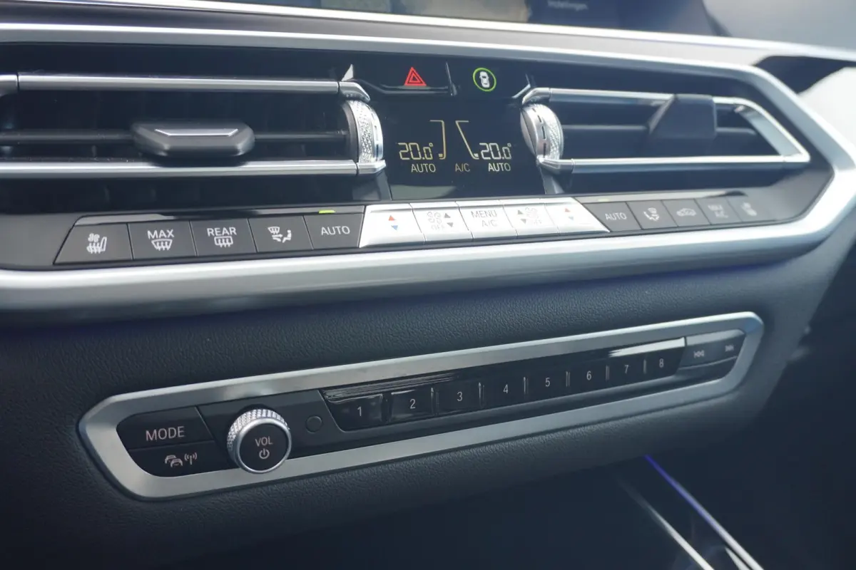 xDrive40i | M Sportpakket | Panoramadak Sky Lounge | Bowers & Wilkins | Driving Assistant Professional | Trekhaak | 6 zitplaatsen