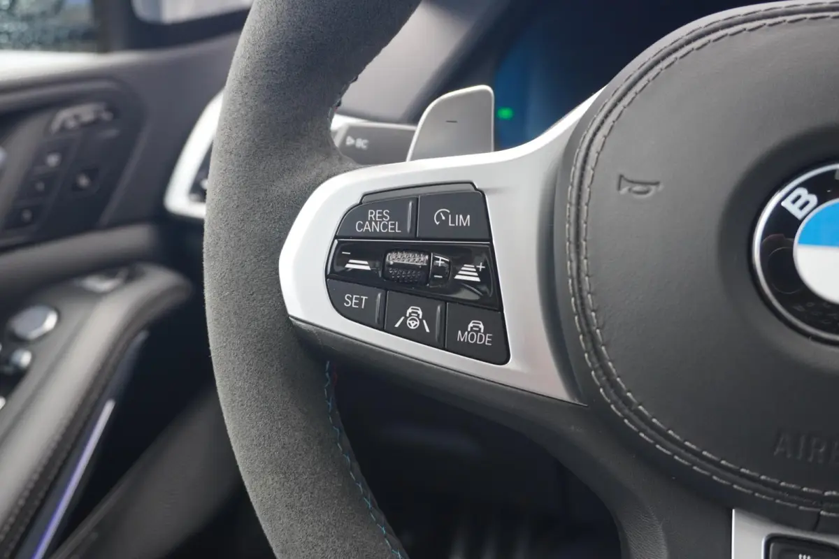 xDrive40i | M Sportpakket | Panoramadak Sky Lounge | Bowers & Wilkins | Driving Assistant Professional | Trekhaak | 6 zitplaatsen