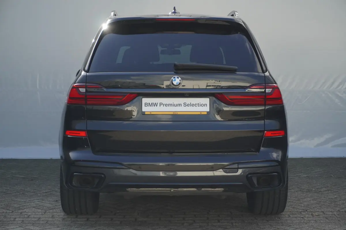 xDrive40i | M Sportpakket | Panoramadak Sky Lounge | Bowers & Wilkins | Driving Assistant Professional | Trekhaak | 6 zitplaatsen