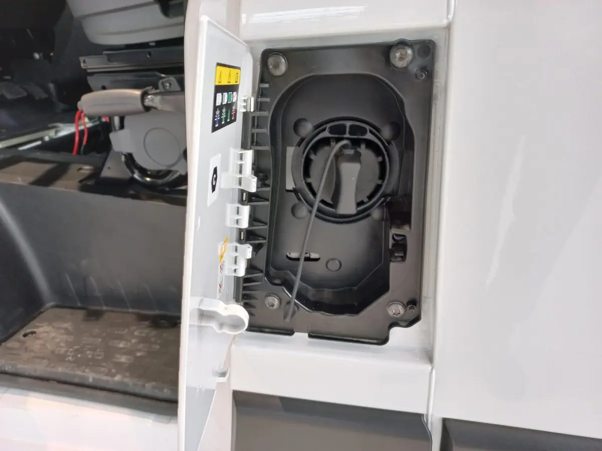 E-Ducato 3.5T L2H1 79 kWh | VOORRAADVOORDEEL! |  Climate Control | 2-persoons bijrijderbank | Tussenschot met raam |
