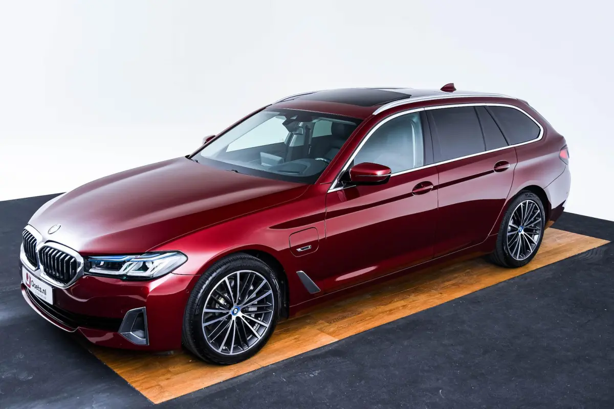 530e Luxury Line - Trekhaak - Panoramadak - Head up - Comfort Access - Getinte Ruiten - Parking/Driving Assistant - Hifi - Elektrisch verwarmde voorstoelen - Sportstoelen - M Sportstuurwiel 