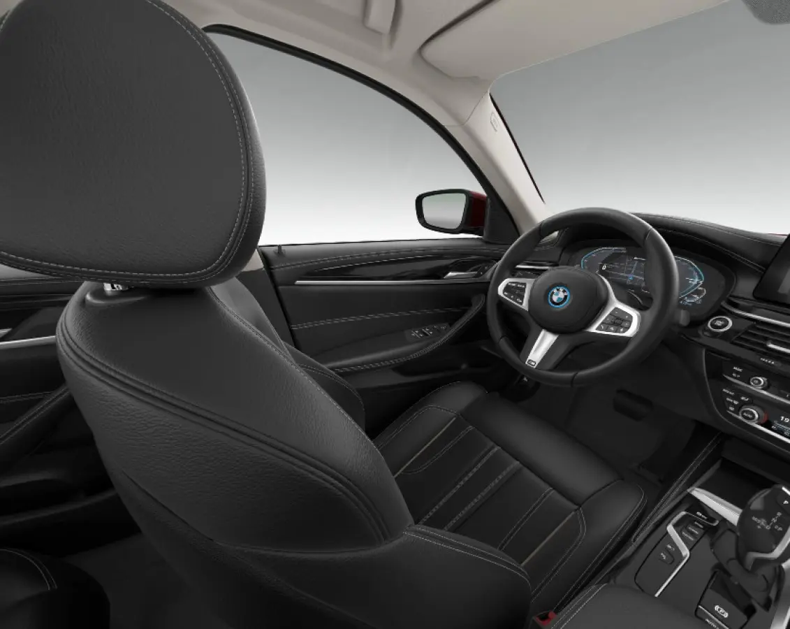 530e Luxury Line - Trekhaak - Panoramadak - Head up - Comfort Access - Getinte Ruiten - Parking/Driving Assistant - Hifi - Elektrisch verwarmde voorstoelen - Sportstoelen - M Sportstuurwiel 