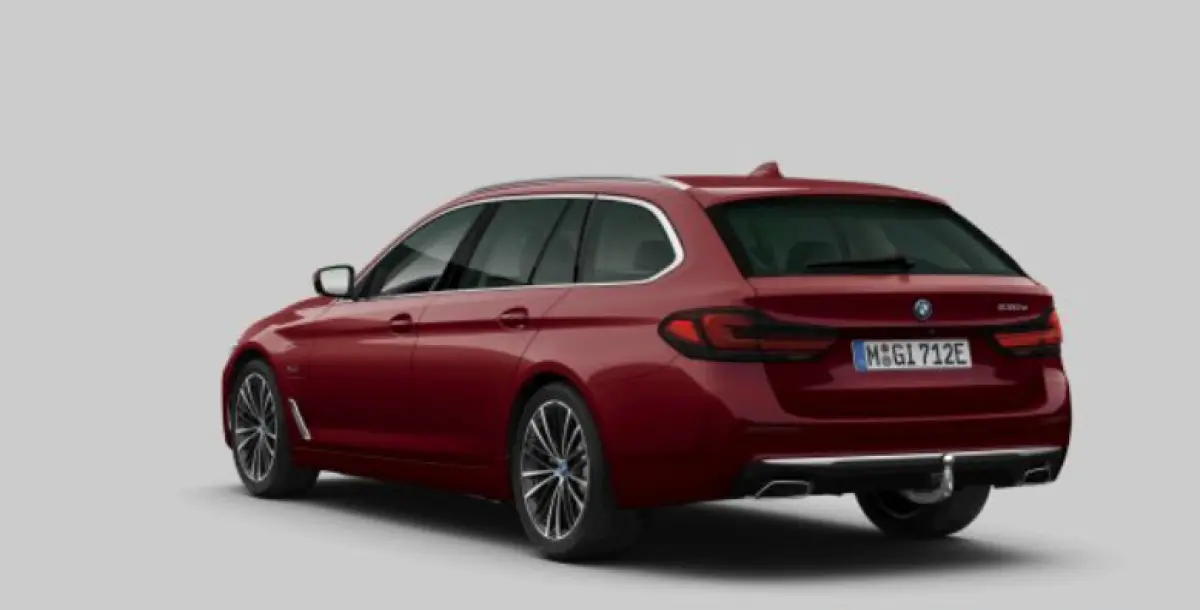 530e Luxury Line - Trekhaak - Panoramadak - Head up - Comfort Access - Getinte Ruiten - Parking/Driving Assistant - Hifi - Elektrisch verwarmde voorstoelen - Sportstoelen - M Sportstuurwiel 