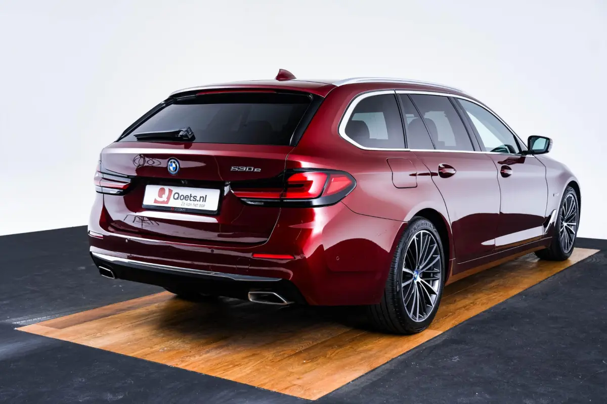 530e Luxury Line - Trekhaak - Panoramadak - Head up - Comfort Access - Getinte Ruiten - Parking/Driving Assistant - Hifi - Elektrisch verwarmde voorstoelen - Sportstoelen - M Sportstuurwiel 