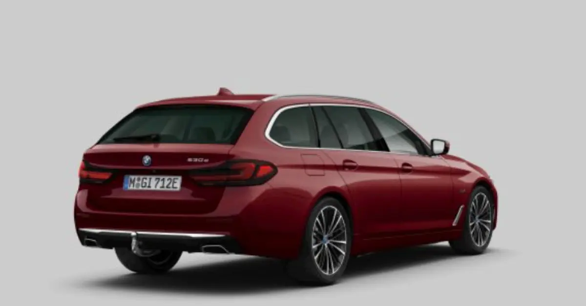 530e Luxury Line - Trekhaak - Panoramadak - Head up - Comfort Access - Getinte Ruiten - Parking/Driving Assistant - Hifi - Elektrisch verwarmde voorstoelen - Sportstoelen - M Sportstuurwiel 