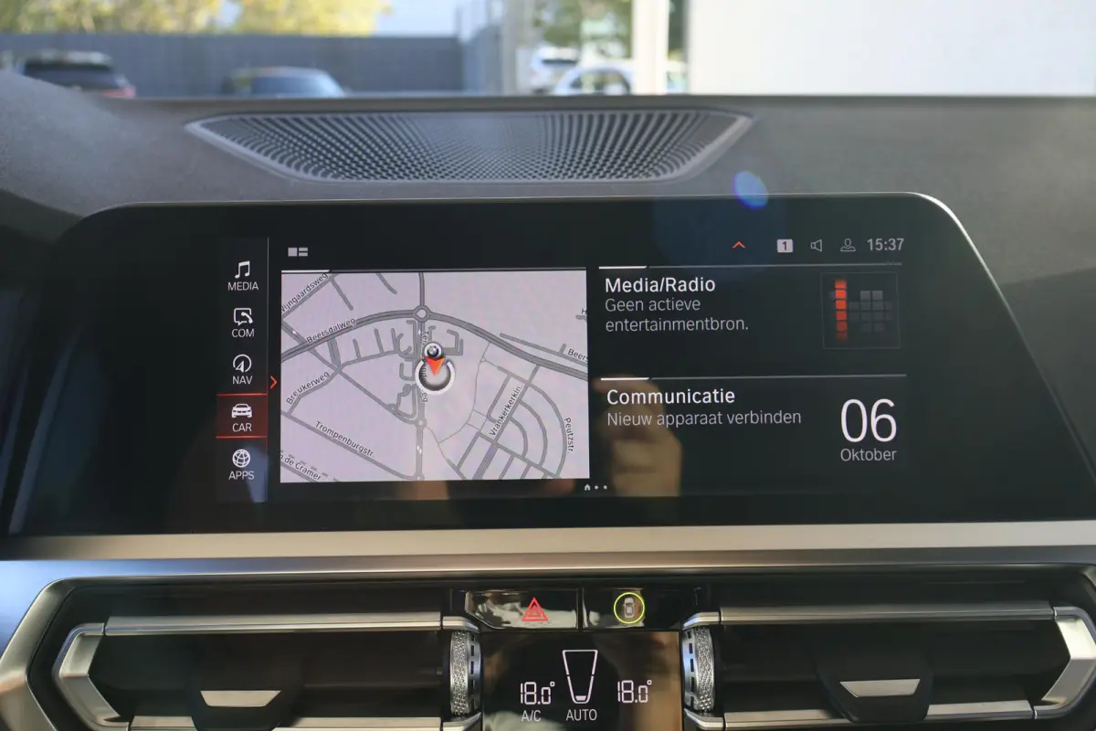 318i Executive Edition | M Sport | Head-up Display | PDC voor en achter | Apple Carplay