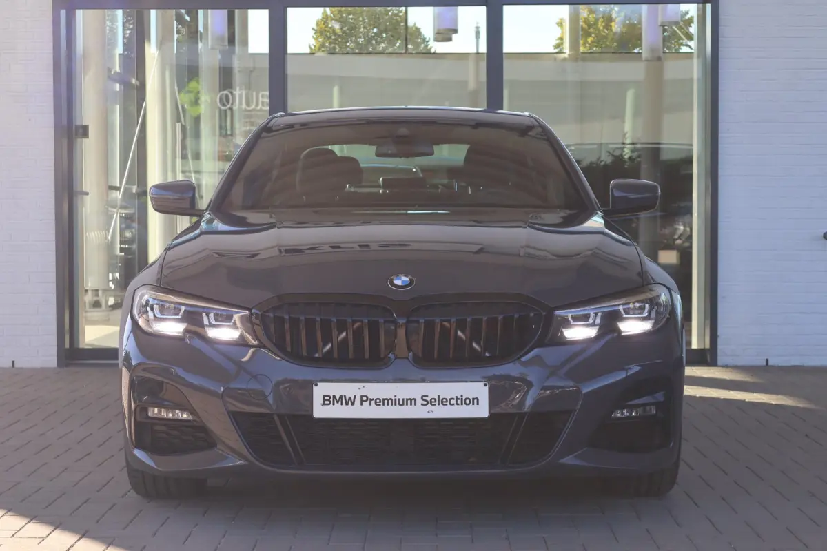 318i Executive Edition | M Sport | Head-up Display | PDC voor en achter | Apple Carplay