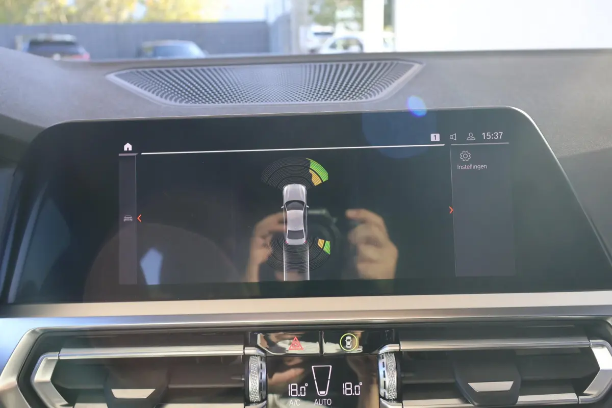 318i Executive Edition | M Sport | Head-up Display | PDC voor en achter | Apple Carplay
