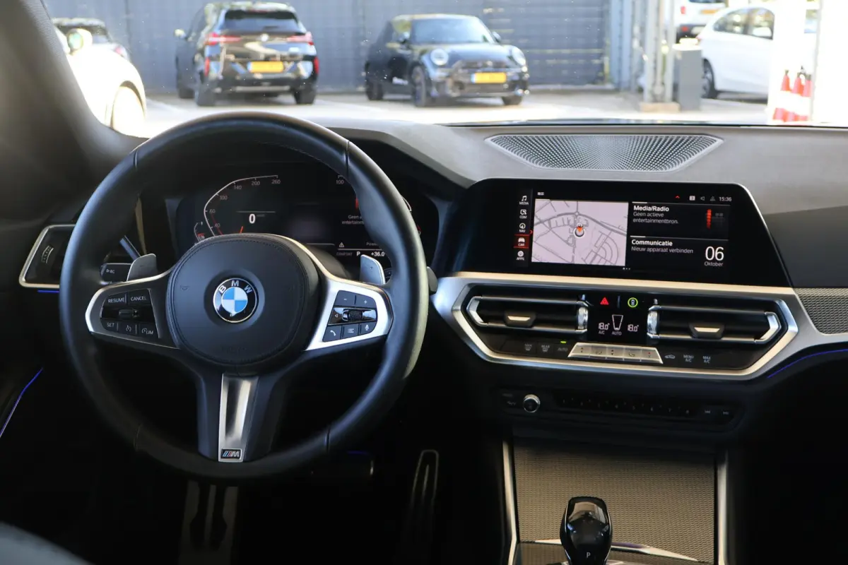 318i Executive Edition | M Sport | Head-up Display | PDC voor en achter | Apple Carplay