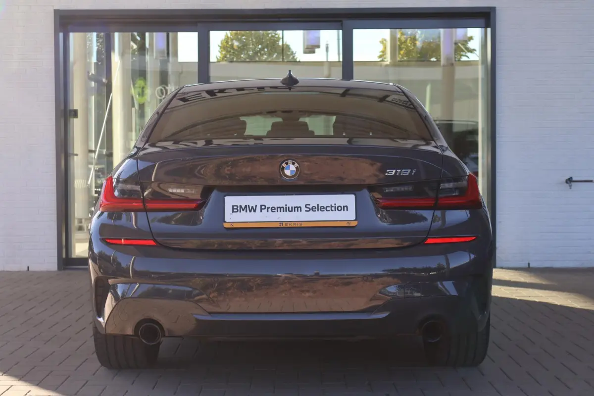 318i Executive Edition | M Sport | Head-up Display | PDC voor en achter | Apple Carplay