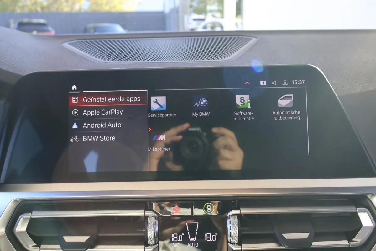 318i Executive Edition | M Sport | Head-up Display | PDC voor en achter | Apple Carplay