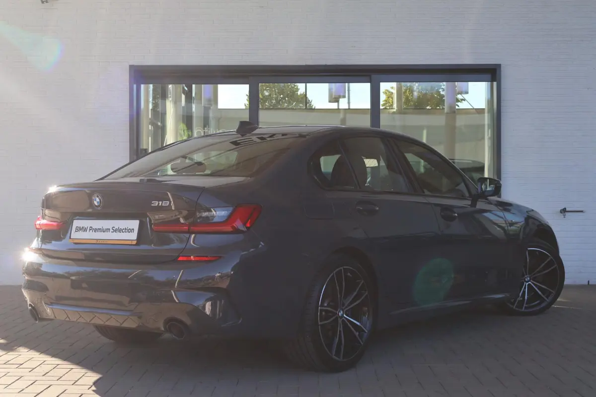 318i Executive Edition | M Sport | Head-up Display | PDC voor en achter | Apple Carplay