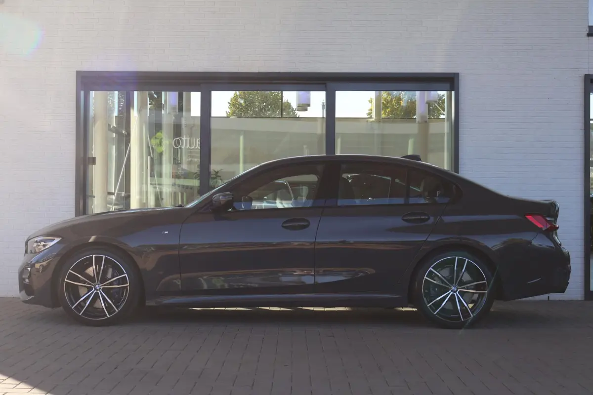 318i Executive Edition | M Sport | Head-up Display | PDC voor en achter | Apple Carplay