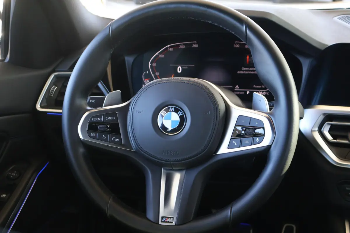 318i Executive Edition | M Sport | Head-up Display | PDC voor en achter | Apple Carplay