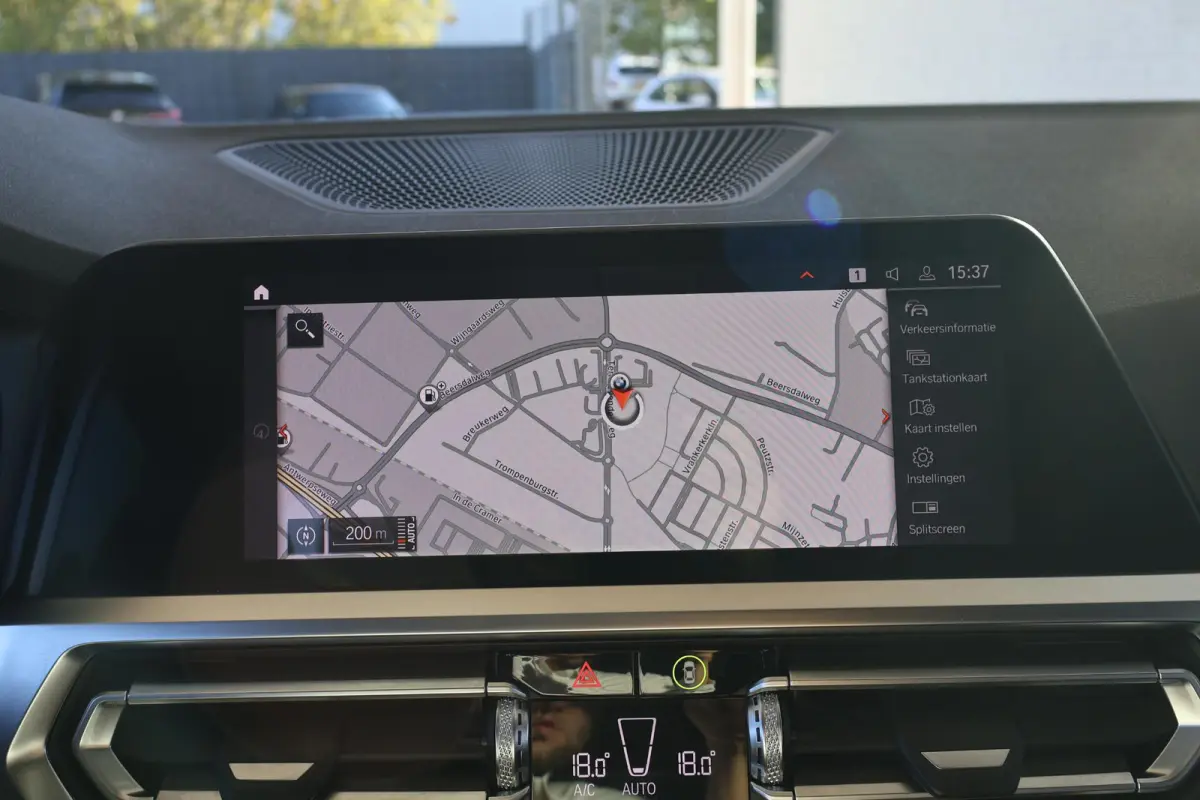 318i Executive Edition | M Sport | Head-up Display | PDC voor en achter | Apple Carplay