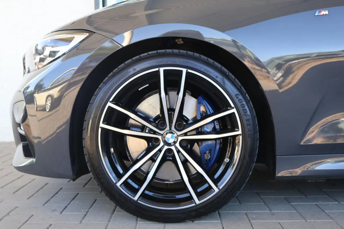 318i Executive Edition | M Sport | Head-up Display | PDC voor en achter | Apple Carplay
