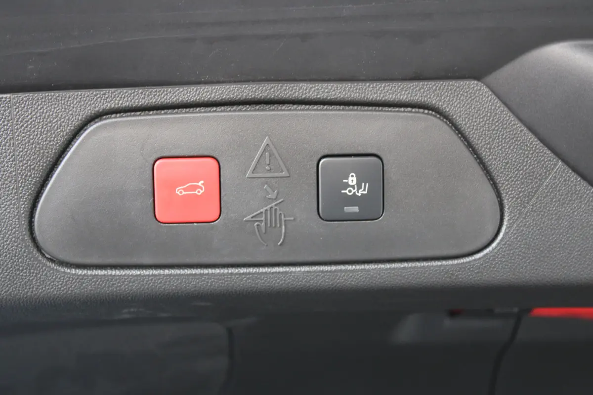 1.6 Turbo Plug-In Hybrid Business Elegance | Elektrische kofferklep | Matrix koplampen | Lane assist met correctie | ACC |