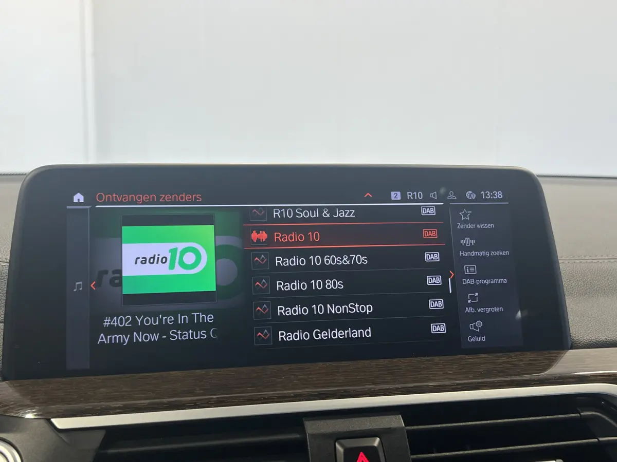 xDrive30e eDrive M-sport | Navigatie/Android/Apple Carplay | LM Velgen 20" | Elektrisch Glazen Panoramadak | Lederen Bekleding | Voorstoelen/Achterbank Verwarmd | Achteruitrijcamera | Adapti