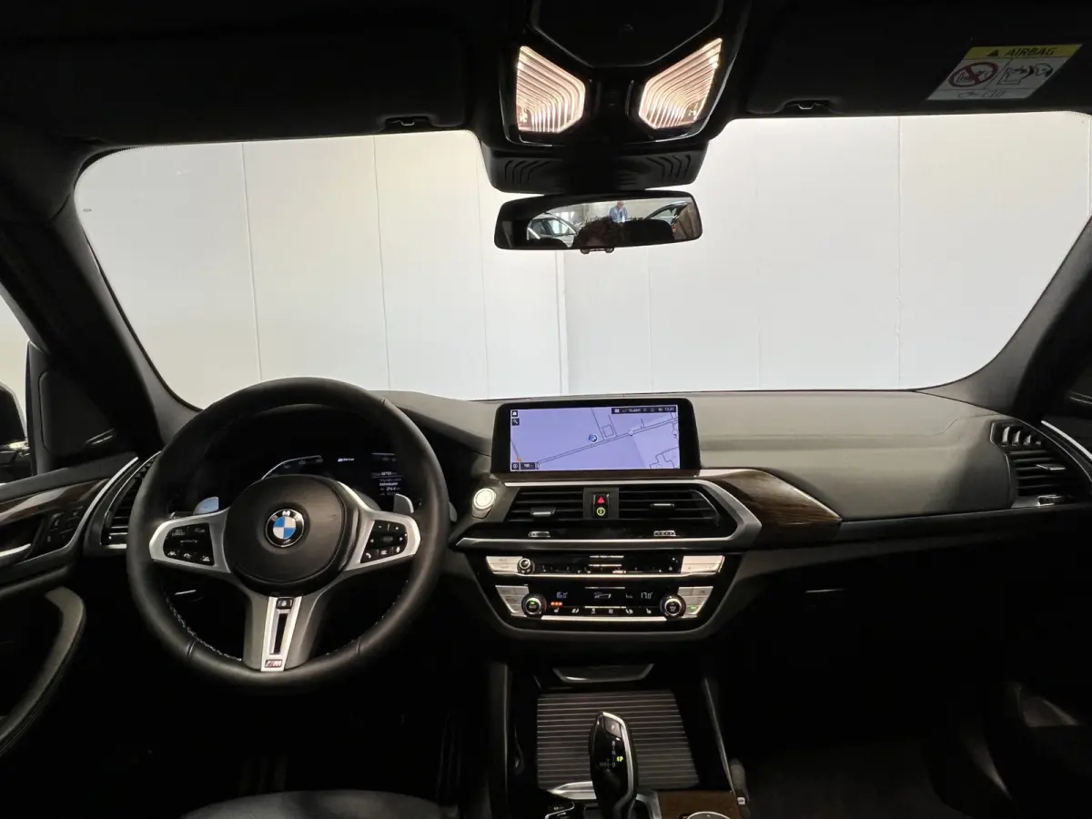 xDrive30e eDrive M-sport | Navigatie/Android/Apple Carplay | LM Velgen 20" | Elektrisch Glazen Panoramadak | Lederen Bekleding | Voorstoelen/Achterbank Verwarmd | Achteruitrijcamera | Adapti
