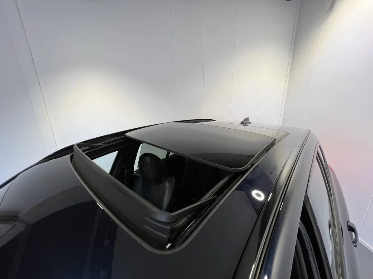 xDrive30e eDrive M-sport | Navigatie/Android/Apple Carplay | LM Velgen 20" | Elektrisch Glazen Panoramadak | Lederen Bekleding | Voorstoelen/Achterbank Verwarmd | Achteruitrijcamera | Adapti