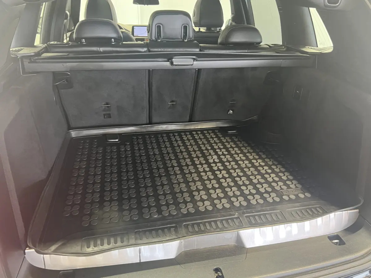 xDrive30e eDrive M-sport | Navigatie/Android/Apple Carplay | LM Velgen 20" | Elektrisch Glazen Panoramadak | Lederen Bekleding | Voorstoelen/Achterbank Verwarmd | Achteruitrijcamera | Adapti