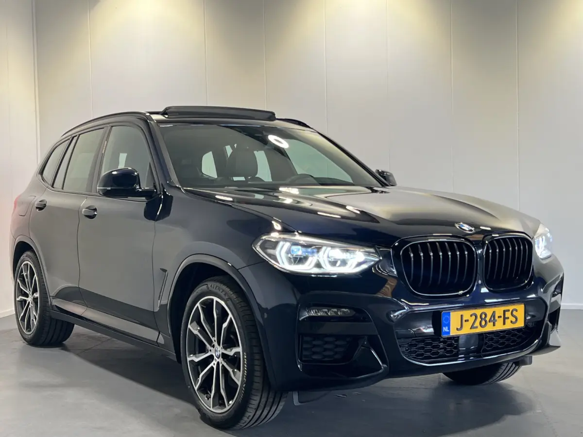 xDrive30e eDrive M-sport | Navigatie/Android/Apple Carplay | LM Velgen 20" | Elektrisch Glazen Panoramadak | Lederen Bekleding | Voorstoelen/Achterbank Verwarmd | Achteruitrijcamera | Adapti