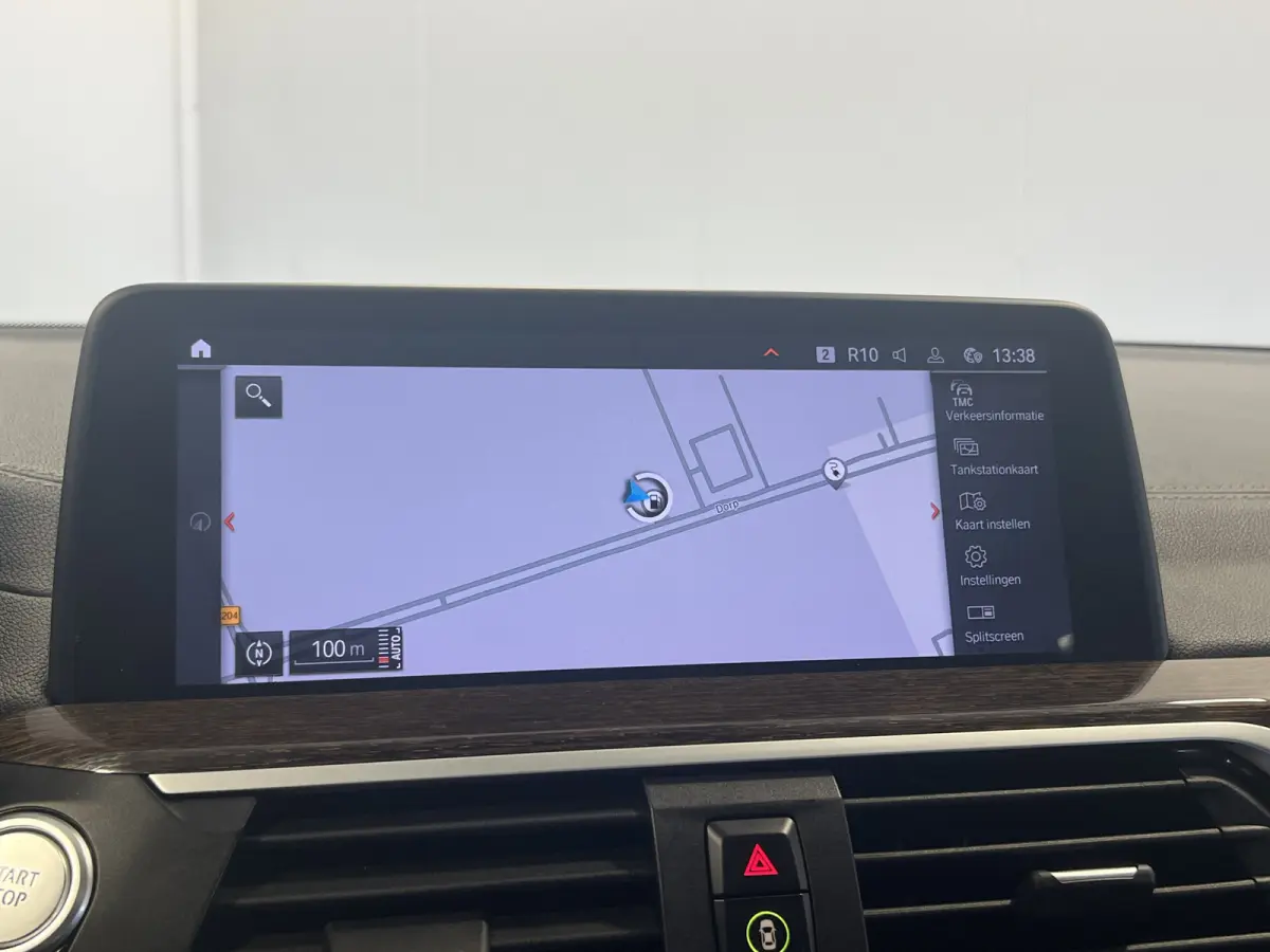 xDrive30e eDrive M-sport | Navigatie/Android/Apple Carplay | LM Velgen 20" | Elektrisch Glazen Panoramadak | Lederen Bekleding | Voorstoelen/Achterbank Verwarmd | Achteruitrijcamera | Adapti