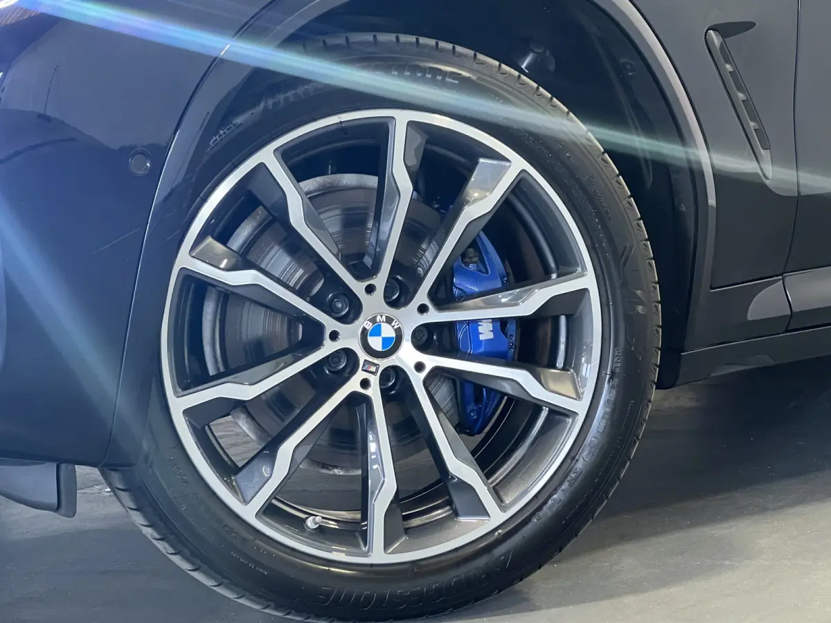 xDrive30e eDrive M-sport | Navigatie/Android/Apple Carplay | LM Velgen 20" | Elektrisch Glazen Panoramadak | Lederen Bekleding | Voorstoelen/Achterbank Verwarmd | Achteruitrijcamera | Adapti