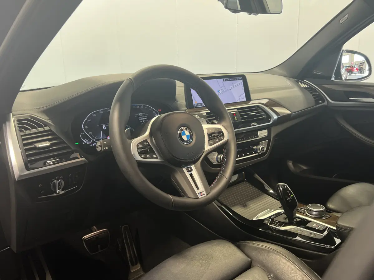 xDrive30e eDrive M-sport | Navigatie/Android/Apple Carplay | LM Velgen 20" | Elektrisch Glazen Panoramadak | Lederen Bekleding | Voorstoelen/Achterbank Verwarmd | Achteruitrijcamera | Adapti