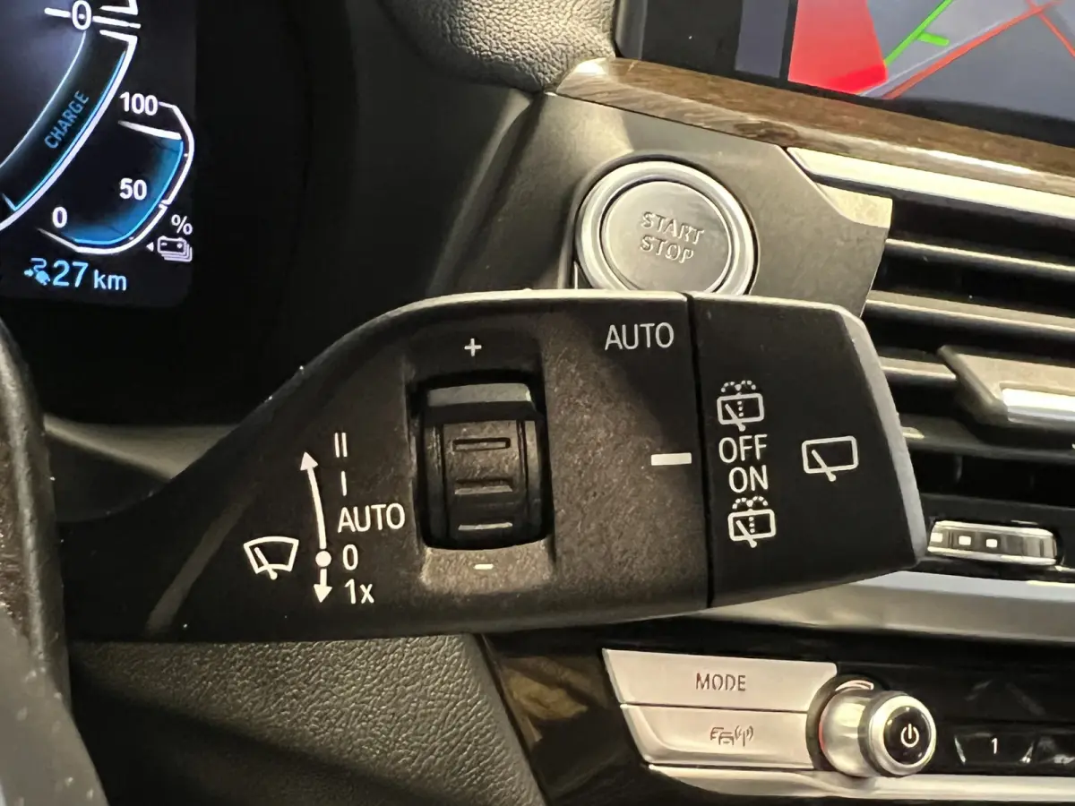 xDrive30e eDrive M-sport | Navigatie/Android/Apple Carplay | LM Velgen 20" | Elektrisch Glazen Panoramadak | Lederen Bekleding | Voorstoelen/Achterbank Verwarmd | Achteruitrijcamera | Adapti