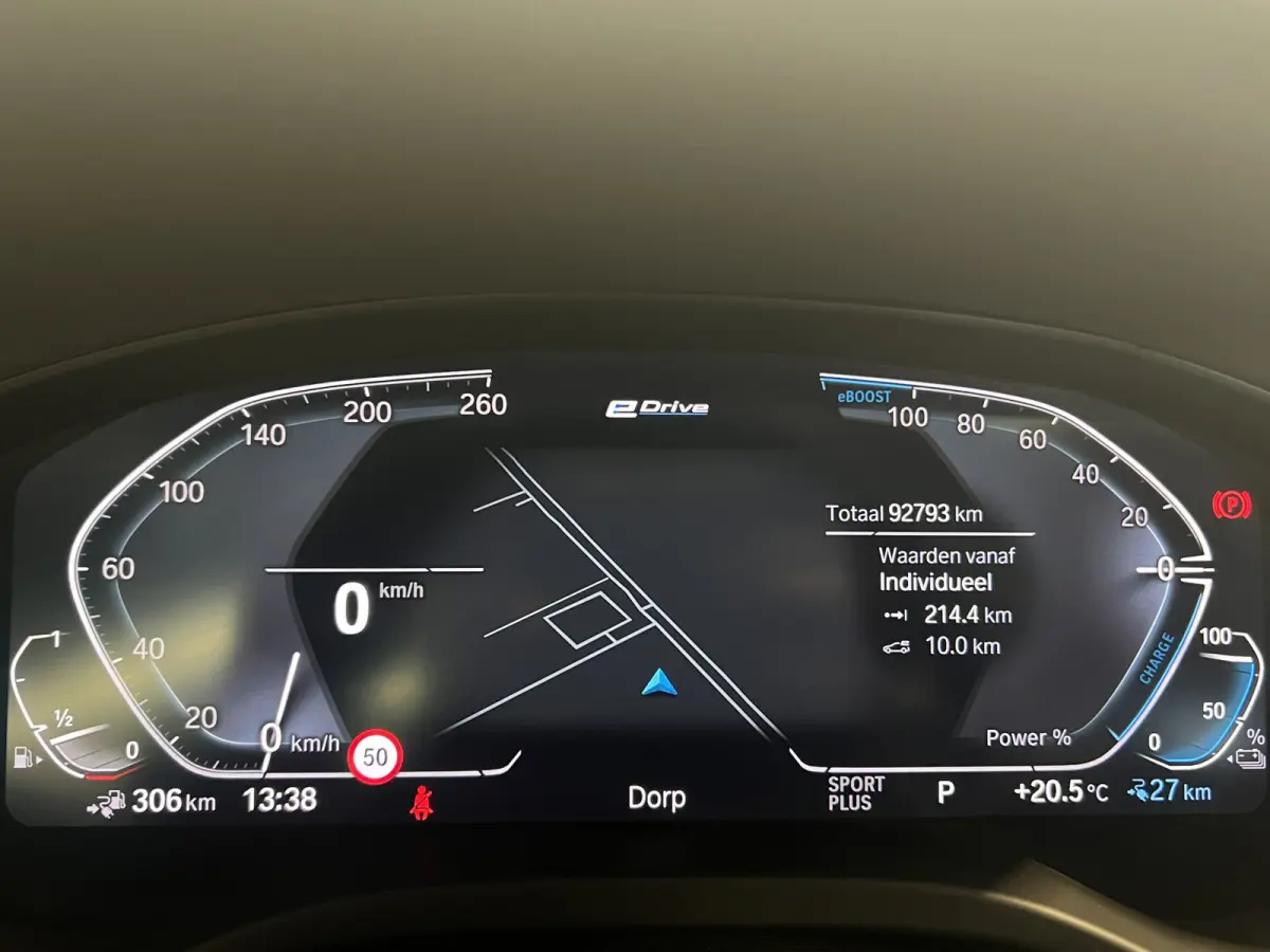 xDrive30e eDrive M-sport | Navigatie/Android/Apple Carplay | LM Velgen 20" | Elektrisch Glazen Panoramadak | Lederen Bekleding | Voorstoelen/Achterbank Verwarmd | Achteruitrijcamera | Adapti